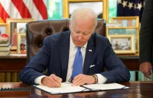 Biden podnosi do 35 proc. cła na niektóre rosyjskie towary