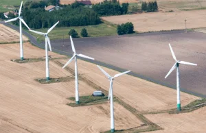 Ustawa wiatrakowa utknęła w rządzie. Pieniądze na realizację KPO zagrożone