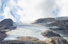 Tragedia w Dolomitach. Lodowa lawina porwała na turystów. Trwa akcja...