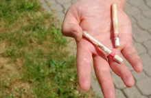 W różnych punktach miasta można znaleźć nietypowe papierosy.