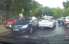 Kontrowersyjna sytuacja na ulicy. Który kierowca jest sprawcą?