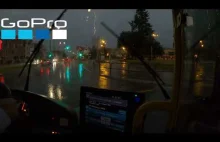 Uderzenie pioruna w biurowiec w Gdańsku okiem kierowcy autobusu