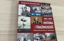 "Nie będziemy uprawiać propagandy". Bunt nauczycieli przeciw podręcznikowi...