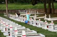 Władze Wołkowyska tłumaczą zburzenie grobu AK. Zagrożony cmentarz z 1920 r.