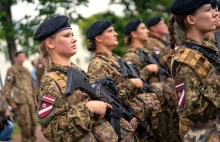 Prezydent Łotwy chce obowiązkowej służby niezależnie od płci