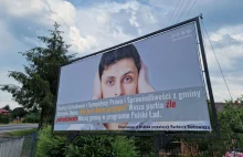 Burmistrz z własnych pieniędzy zamówił billboardy uderzające w PiS.