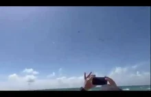 Ruscy turyści witani przez samolot na plaży w Miami