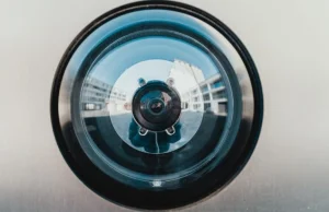 Inteligentne dzwonki do drzwi Amazon Ring przekazywały policji nagrania