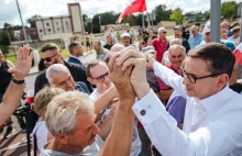 PiS radzi Polakom w czasach inflacji i kryzysu. Kpi czy panikuje?