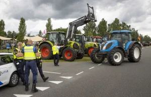 Holenderscy chłopi blokują drogi. Korki w wakacje. Klasa średnia zniesmaczona