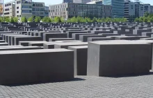 Swastyki w Berlinie na pomniku ku czci ofiar Holocaustu