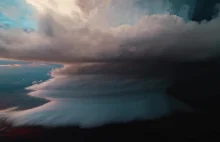 Tornado superkomórka sfilmowana samolotem