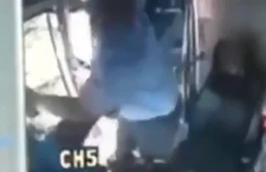 Pasażer zaatakował kierowcę autobusu, ale przeliczył swoje umiejętności