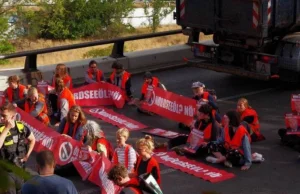 Aktywiści klimatyczni przykleili się do autostrad, powodując olbrzymie...