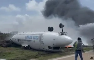 Somalia. Katastrofa na lotnisku w Mogadiszu. Samolot stanął w płomieniach