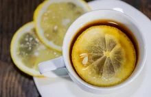 Jak pić herbatę z cytryną, by nie ryzykować Alzheimera