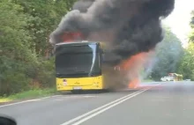 Pożar autobusu linii nr 158 przy granicy z Bytomiem. Pojazdem podróżowało...