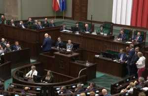 Drugie dno zmiany regulaminu Sejmu? „Posłowie wolą głosować z leżaka”