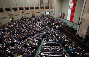 A jednak! Najnowszy sondaż: PiS traci przewagę nad PO