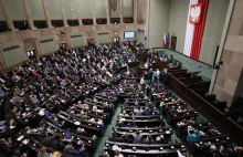 Nowy sondaż. Wyraźna przewaga PiS nad Platformą