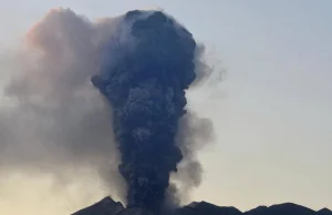 Silny wybuch wulkanu Sakurajima na wyspie Kiusiu w Japonii