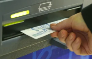 Przez oszustów tracą oszczędności życia. Kto ma oddać pieniądze klientom banków?