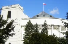 Sejm odgradza się od obywateli nowym płotem