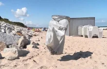 Śmieci i brud na plażach w Mielnie - w piachu zakopywane są brudne pieluchy