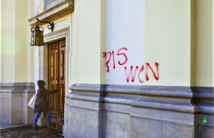 Napisali "PiS won" na elewacji kościoła w Warszawie. Grozi im nawet 8 lat