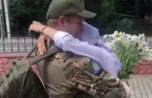 Wzruszający powrót Ukraińskiego żołnierza z frontu
