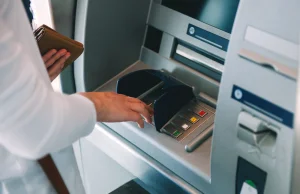 Rosja wprowadza pierwszy bankomat krajowej produkcji