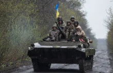 Zelenski wzywa cywilów do opuszczenia regionu Donbasu.