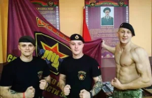 Białoruski milicjant zamienił się w fotografa