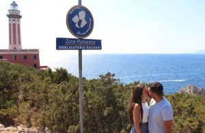 "Nakaz całowania" na Capri. Romantyczna strefa stworzona dla zakochanych