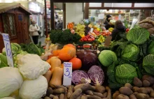Żywność na świecie tanieje, a ceny w Polsce rosną