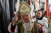 Pałacowy sposób życia biskupów zahibernował ich w odrealnionym świecie