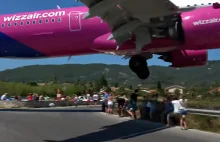 Samolot Wizz Air „prześlizgnął się” tuż nad głowami gapiów
