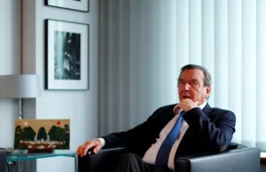 Gerhard Schroeder pozwał Bundestag. Chodzi o jego biuro i personel