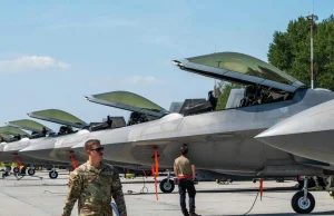 12 amerykańskich myśliwców F-22 Raptor już w Polsce
