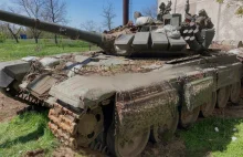 Ruskie czołgi już z fabryki wyjeżdżają z atrapami osłon