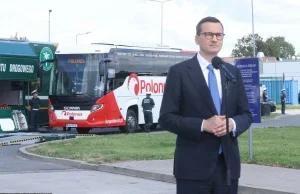 Ustawka w Brwinowie. Premier zatrzymał autokar do kontroli