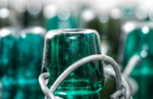 Eksperci za segregacją jednorazowych butelek szklanych w systemach gminnych.