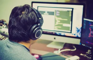 Programiści JavaScript z branży gamingowej zarobią 26 tys. zł miesięcznie