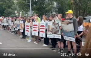 Demonstracje w Moskwie przed ambasadami UK i US
