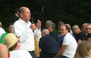 Scholz wygwizdany podczas spotkania z mieszkańcami. Krzyczeli "wypier..."