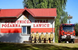 Ochotnicy Straży Pożarnej proszą o głos w konkursie.