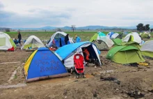 CNN: Młodzi Ukraińcy jadą na handel do terenów okupowanych przez Rosjan