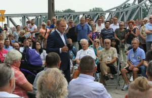 Tusk nad Odrą: Z telewizji publicznej też zrobili ściek