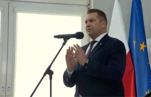 Sondaż: Większość Polaków źle ocenia ministra Przemysława Czarnka
