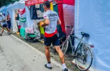 Szwajcaria: Adrian Kostera biegnie Ironmana w klapkach. Jest wiceliderem